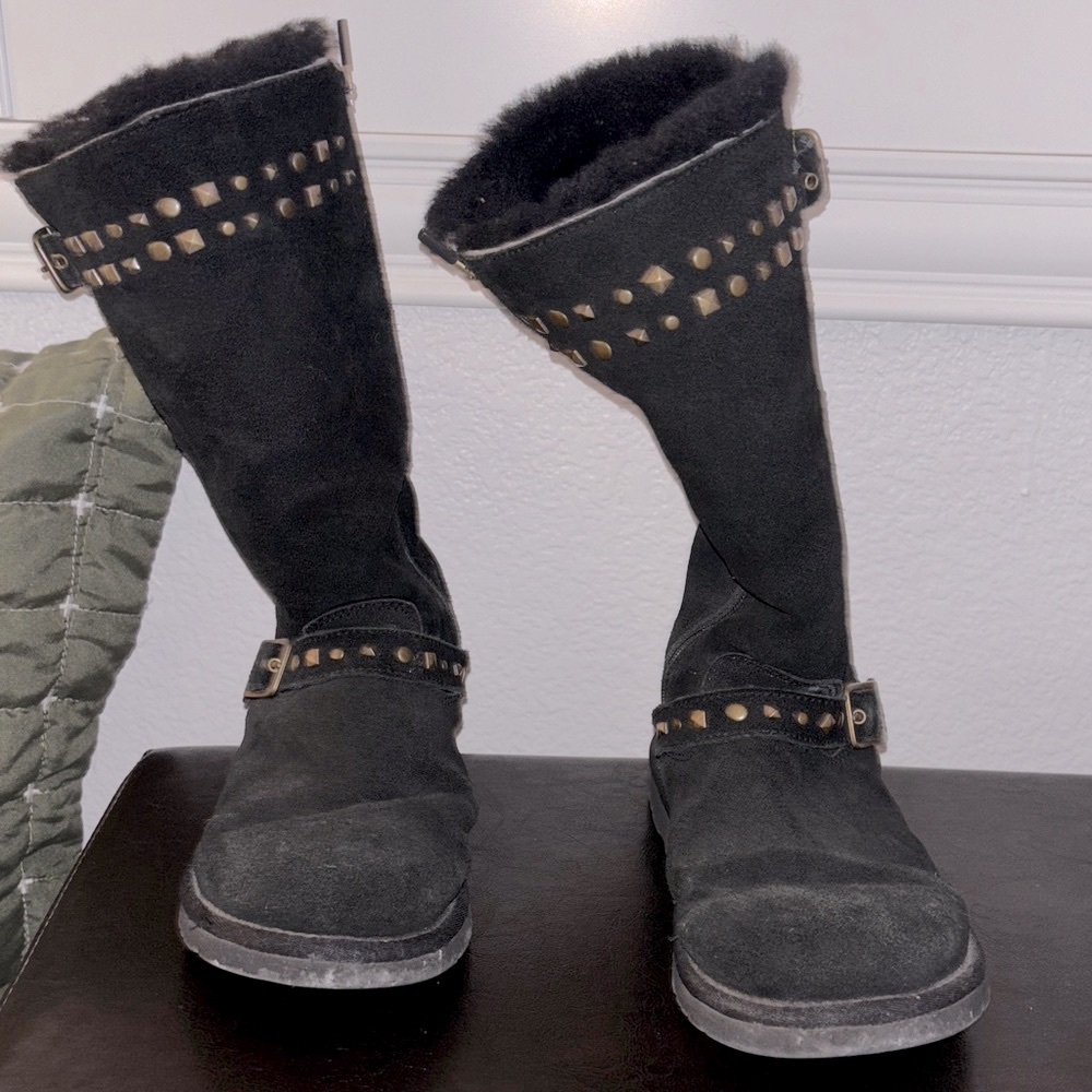 UGG Stylish Black Suede Boots - Picture 3 of 4